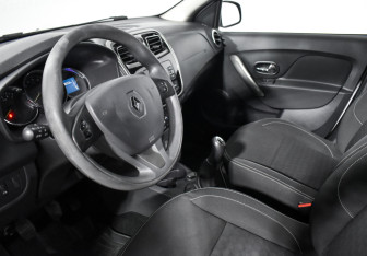 Подержанный автомобиль Renault Logan Sedan 2018 года (9 фото)