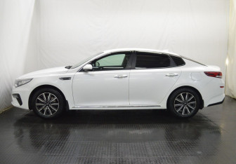 Подержанный автомобиль Kia Optima Sedan 2018 года (8 фото)