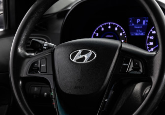 Подержанный автомобиль Hyundai Solaris Sedan 2011 года (11 фото)