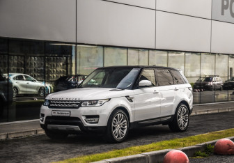 Подержанный автомобиль Land Rover Range Rover Sport 2017 года (3 фото)