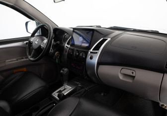 Подержанный автомобиль Mitsubishi Pajero Sport 2010 года (11 фото)