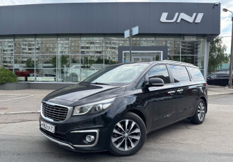 Подержанный автомобиль Kia Carnival 2017 года (1 фото)