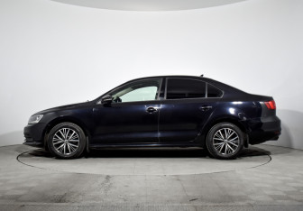 Подержанный автомобиль Volkswagen Jetta Sedan 2017 года (8 фото)