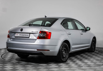 Подержанный автомобиль Skoda Octavia Liftback 2020 года (6 фото)