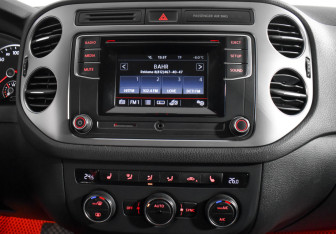 Подержанный автомобиль Volkswagen Tiguan 2015 года (16 фото)