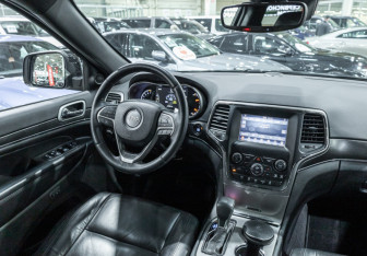 Подержанный автомобиль Jeep Grand Cherokee 2018 года (14 фото)