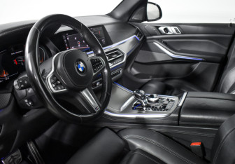 Подержанный автомобиль BMW X5 2018 года (9 фото)
