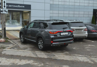 Подержанный автомобиль Changan CS95 2023 года (6 фото)