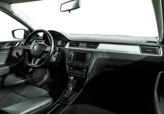 Подержанный автомобиль Skoda Rapid Liftback 2014 года (9 фото)