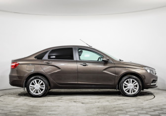 Подержанный автомобиль LADA (ВАЗ) Vesta Sedan 2018 года (4 фото)