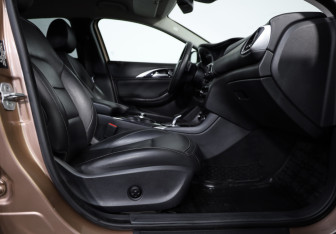 Подержанный автомобиль Infiniti QX30 2017 года (24 фото)