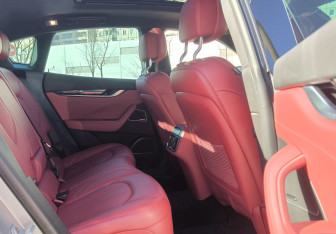 Подержанный автомобиль Maserati Levante 2018 года (30 фото)