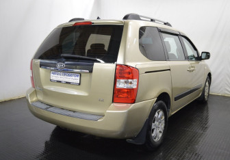 Подержанный автомобиль Kia Carnival 2007 года (5 фото)