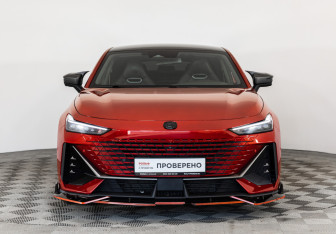 Подержанный автомобиль Changan UNI-V 2023 года (2 фото)