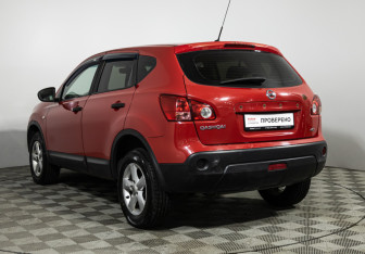 Подержанный автомобиль Nissan Qashqai 2007 года (7 фото)