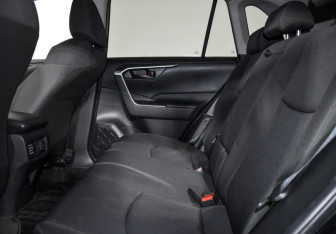 Подержанный автомобиль Toyota RAV4 2022 года (12 фото)