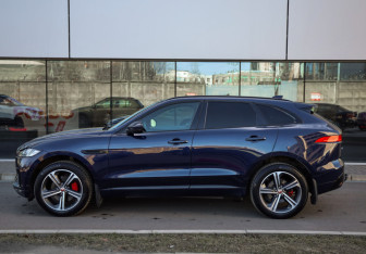 Подержанный автомобиль Jaguar F-Pace 2017 года (8 фото)