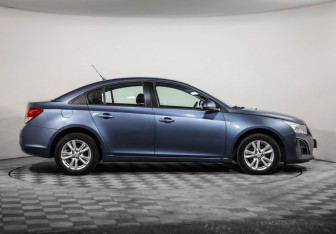 Подержанный автомобиль Chevrolet Cruze Sedan 2013 года (4 фото)