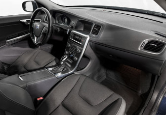 Подержанный автомобиль Volvo S60 2013 года (13 фото)