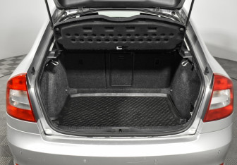 Подержанный автомобиль Skoda Octavia Liftback 2012 года (19 фото)
