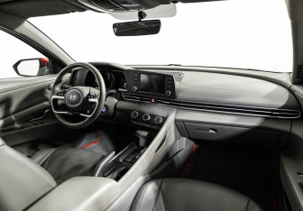 Подержанный автомобиль Hyundai Elantra Sedan 2022 года (9 фото)