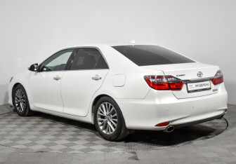 Подержанный автомобиль Toyota Camry Sedan 2017 года (7 фото)