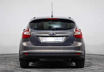 Подержанный автомобиль Ford Focus Hatchback 2013 года (6 фото)