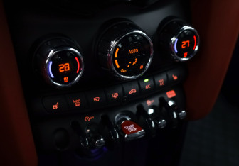 Подержанный автомобиль MINI Hatch 2020 года (21 фото)