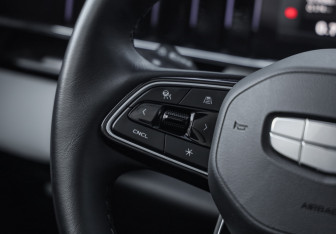 Подержанный автомобиль Geely Atlas 2024 года (15 фото)