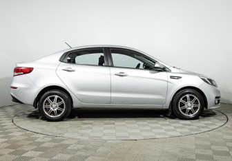 Подержанный автомобиль Kia Rio Sedan 2015 года (4 фото)