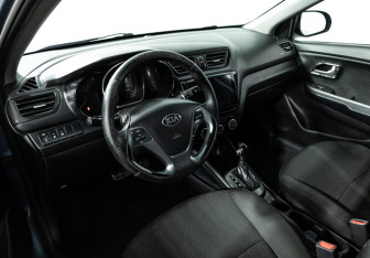 Подержанный автомобиль Kia Rio Sedan 2015 года (11 фото)