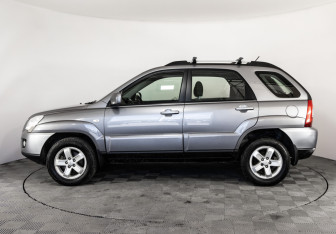 Подержанный автомобиль Kia Sportage 2009 года (8 фото)