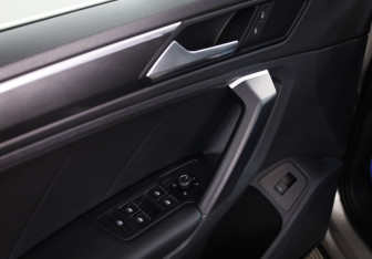 Подержанный автомобиль Volkswagen Tiguan 2019 года (13 фото)