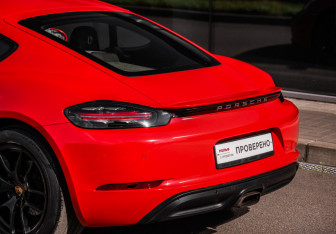 Подержанный автомобиль Porsche Cayman 2018 года (12 фото)