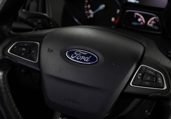 Подержанный автомобиль Ford Kuga 2018 года (12 фото)