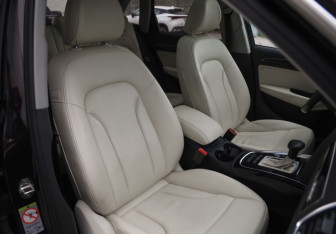 Подержанный автомобиль Audi Q5 2013 года (22 фото)