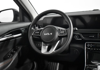 Подержанный автомобиль Kia Seltos 2025 года (16 фото)