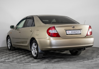 Подержанный автомобиль Toyota Camry Sedan 2003 года (7 фото)