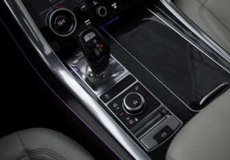 Подержанный автомобиль Land Rover Range Rover Sport 2018 года (23 фото)
