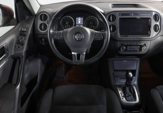 Подержанный автомобиль Volkswagen Tiguan 2011 года (10 фото)