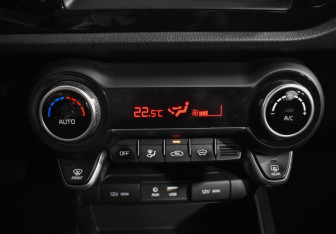 Подержанный автомобиль Kia Rio Hatchback 2018 года (16 фото)