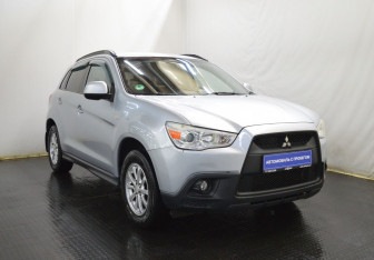 Подержанный автомобиль Mitsubishi ASX 2011 года (3 фото)