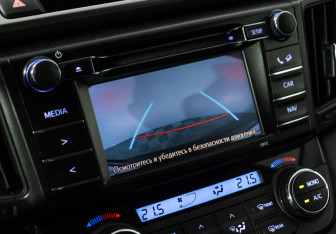 Подержанный автомобиль Toyota RAV4 2016 года (15 фото)