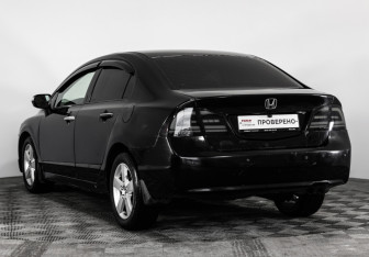Подержанный автомобиль Honda Civic Sedan 2006 года (7 фото)