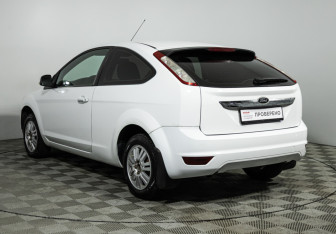 Подержанный автомобиль Ford Focus Hatchback 2008 года (7 фото)