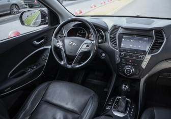 Подержанный автомобиль Hyundai Santa Fe 2017 года (10 фото)