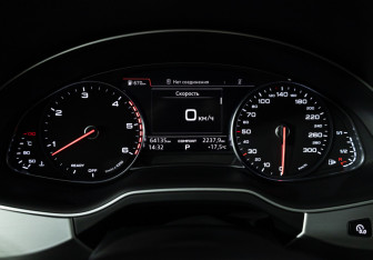 Подержанный автомобиль Audi Q7 2017 года (12 фото)