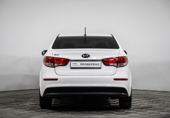 Подержанный автомобиль Kia Rio Sedan 2016 года (6 фото)