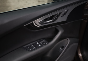 Подержанный автомобиль Audi Q7 2017 года (21 фото)