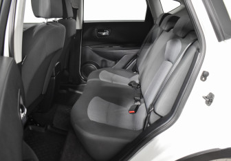 Подержанный автомобиль Nissan Qashqai 2013 года (11 фото)